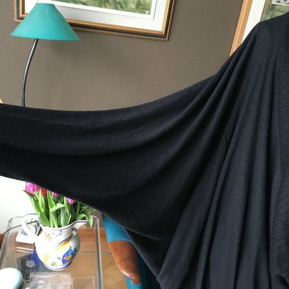 Black Market Voluminous Top - Picture 4 of 8